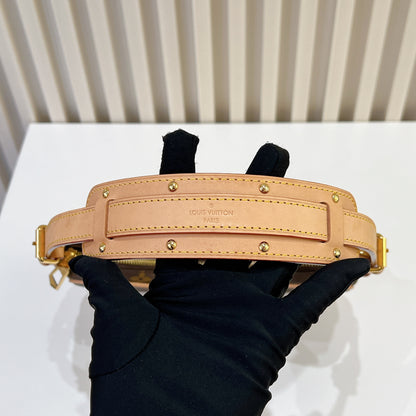 LV Monogram Croissant MM