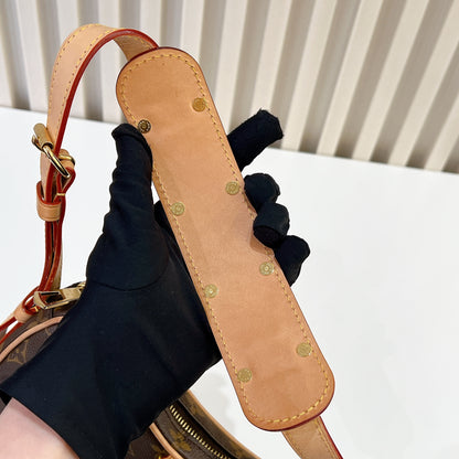 LV Monogram Croissant MM
