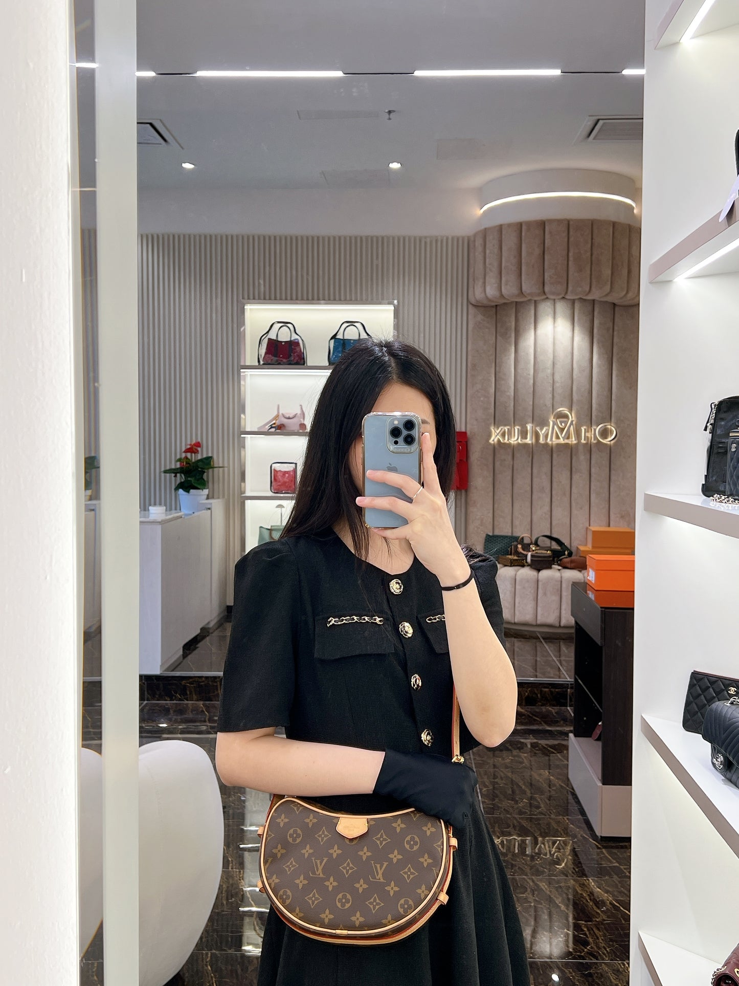 LV Monogram Croissant MM