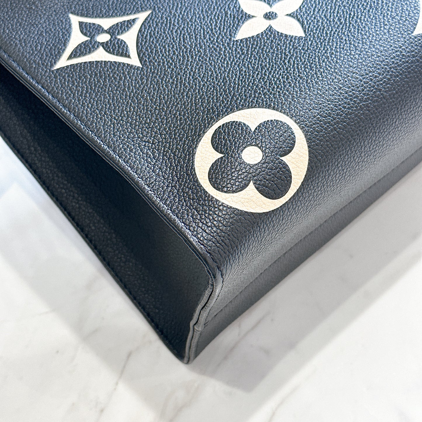 LV On The Go MM Bicolor