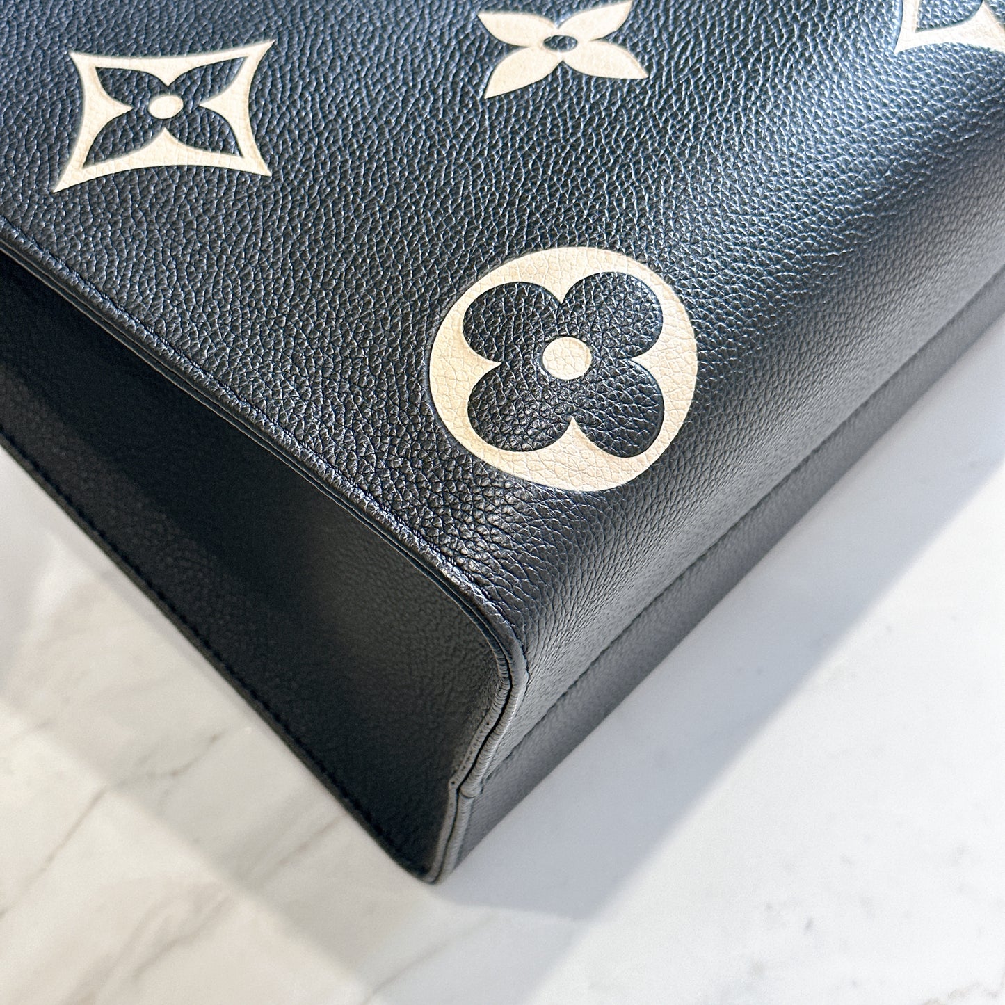 LV On The Go MM Bicolor
