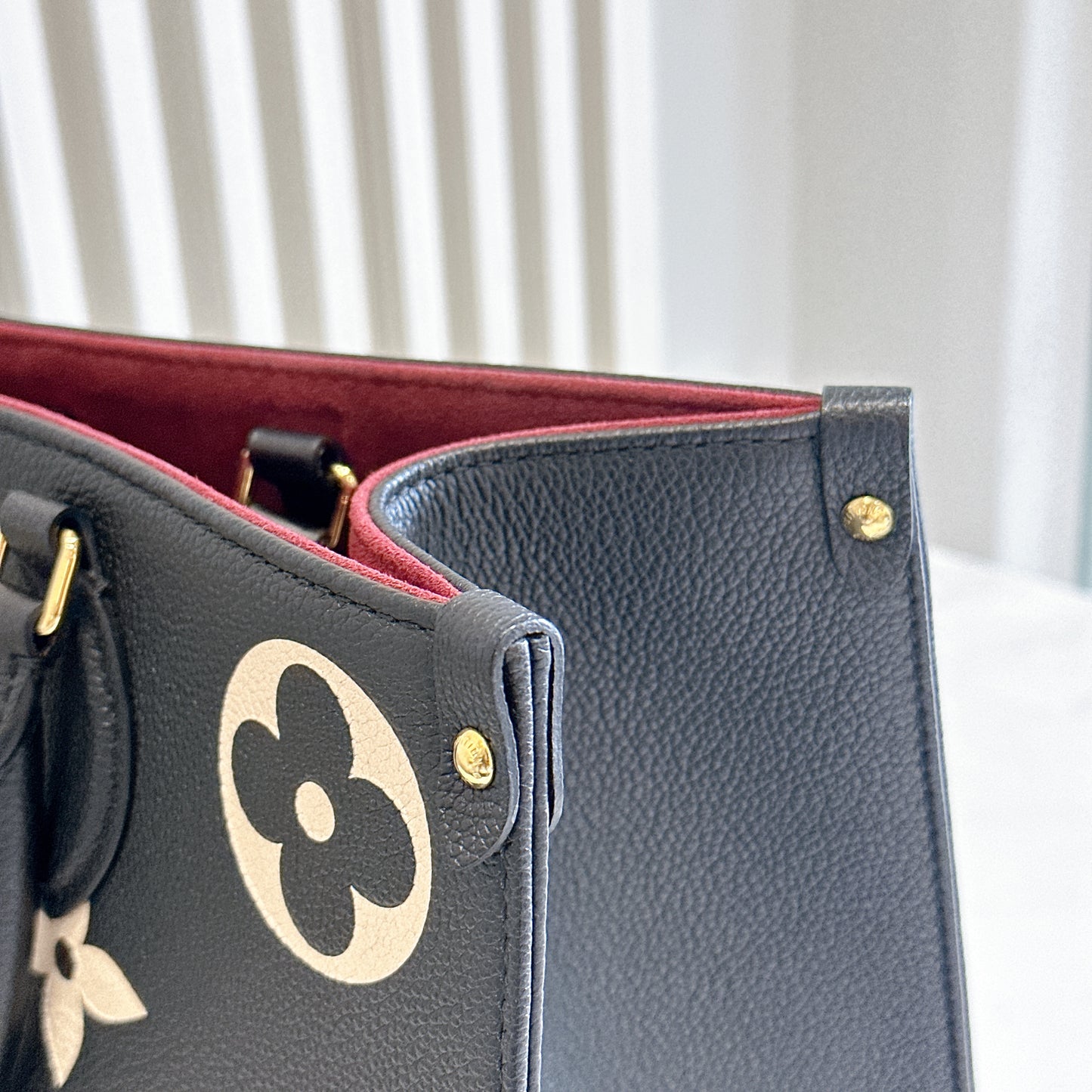 LV On The Go MM Bicolor