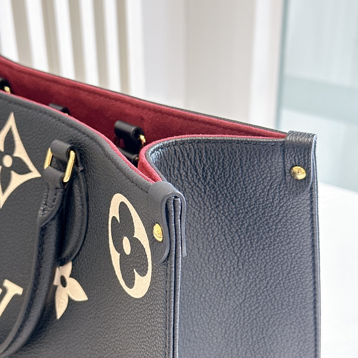 LV On The Go MM Bicolor
