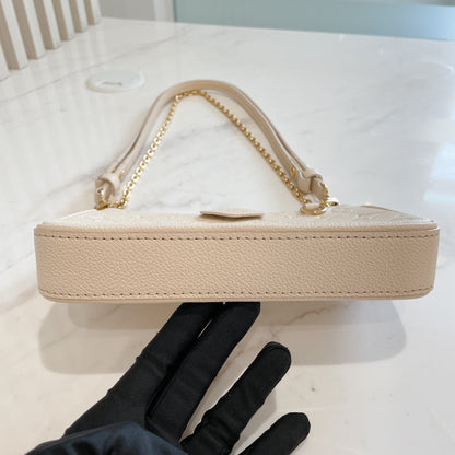 LV Easy Pouch On Strap In Creme