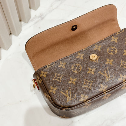 LV Monogram Ivy