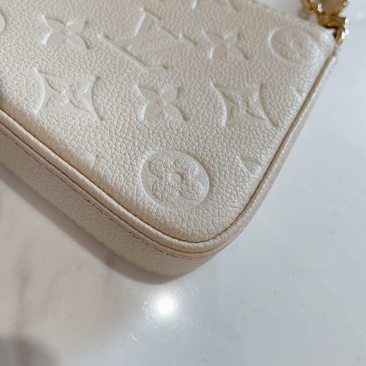 LV Easy Pouch On Strap In Creme