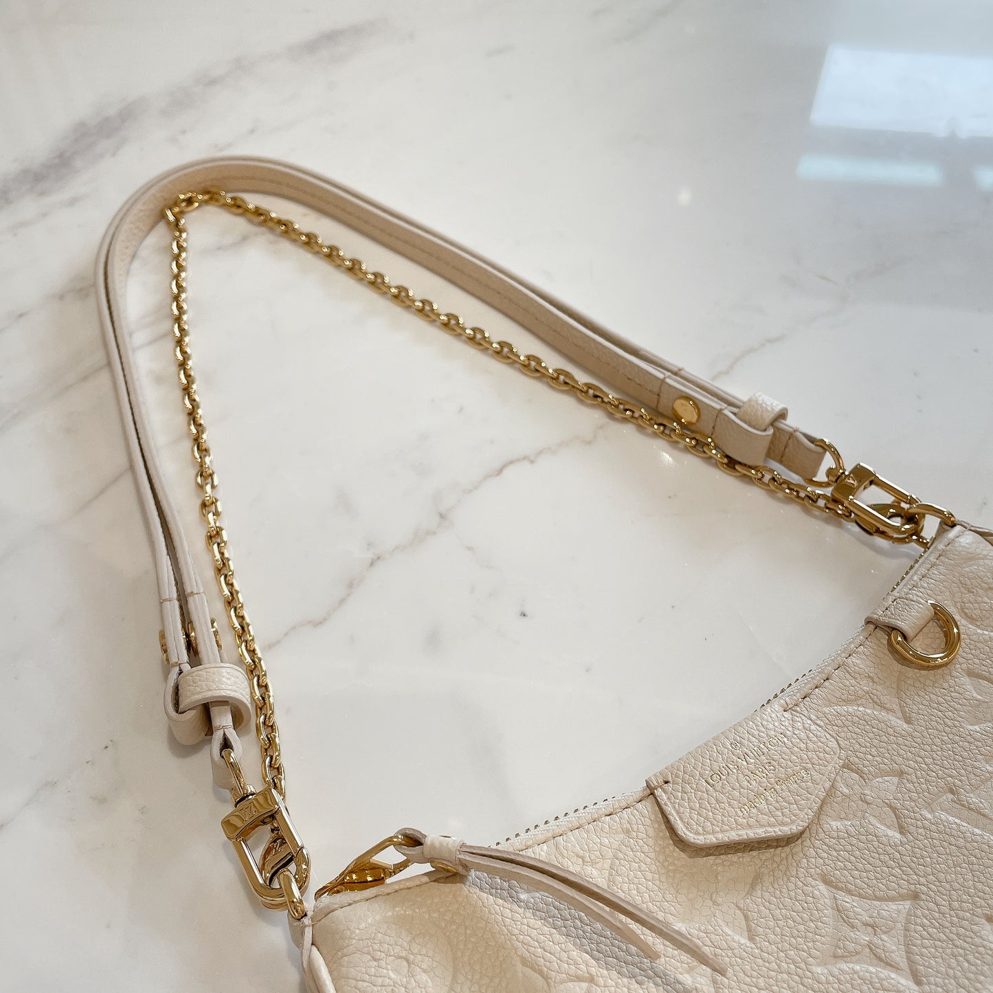 LV Easy Pouch On Strap In Creme