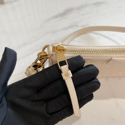 LV Easy Pouch On Strap In Creme
