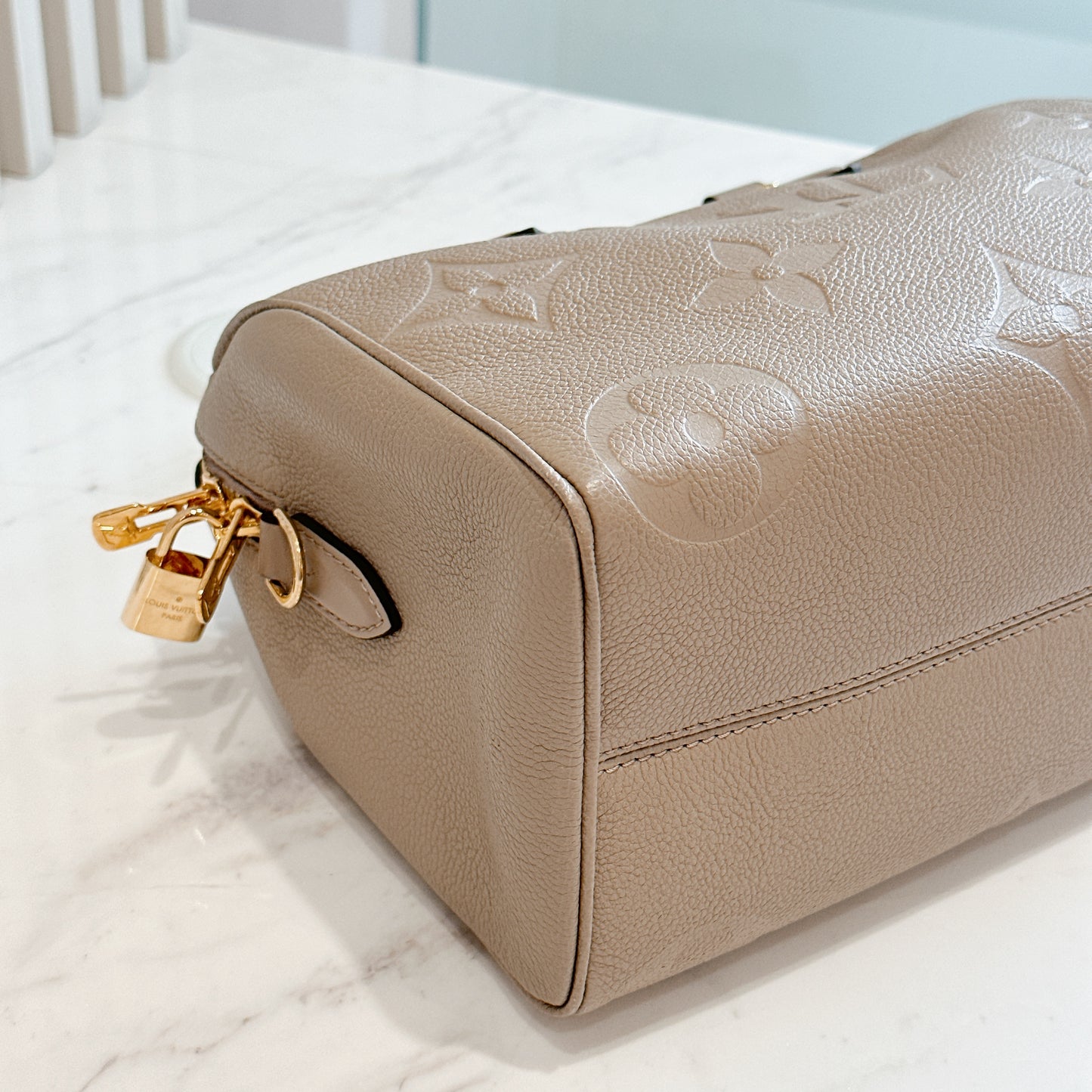 LV Speedy 25 in Tourterelle Empreinte Leather