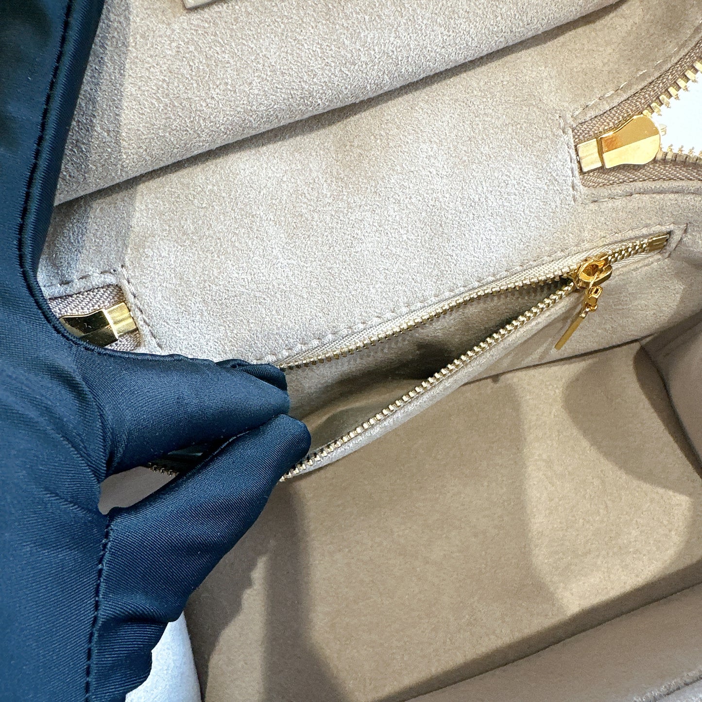 LV Empreinte Monogram Vanity PM Tourterelle