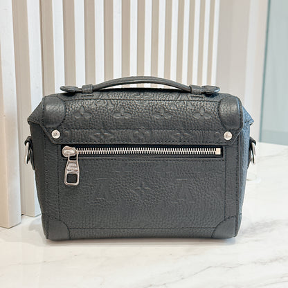 LV Soul Trunk Taurillon in Ultra Black