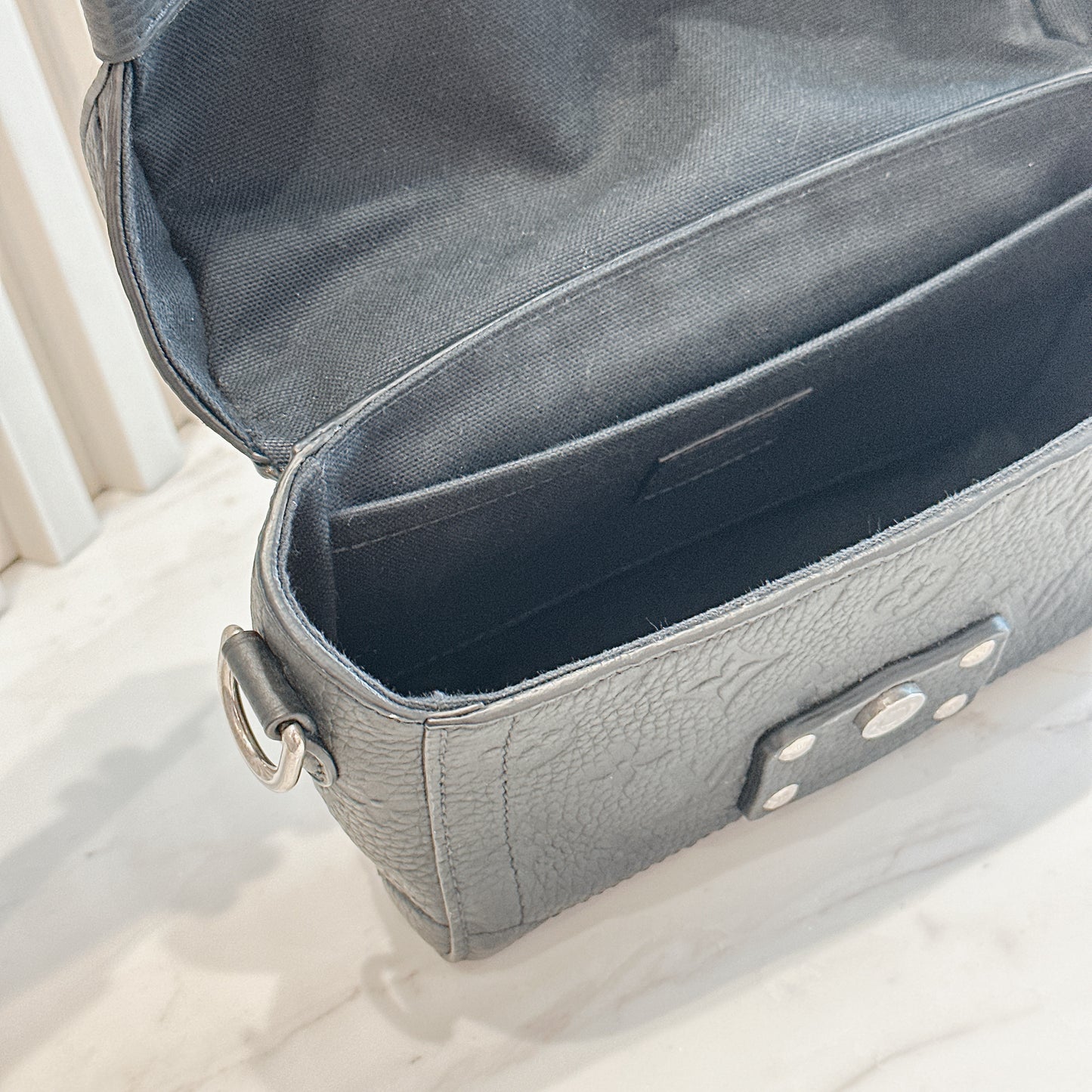 LV Soul Trunk Taurillon in Ultra Black