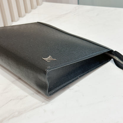 LV Pochette Voyage in Taiga
