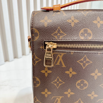 LV Monogram Pochette Metis