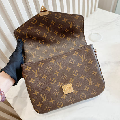 LV Monogram Pochette Metis