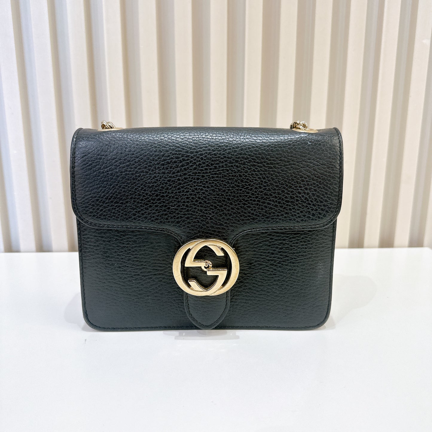 Gucci Interlocking Shoulder Bag in Black