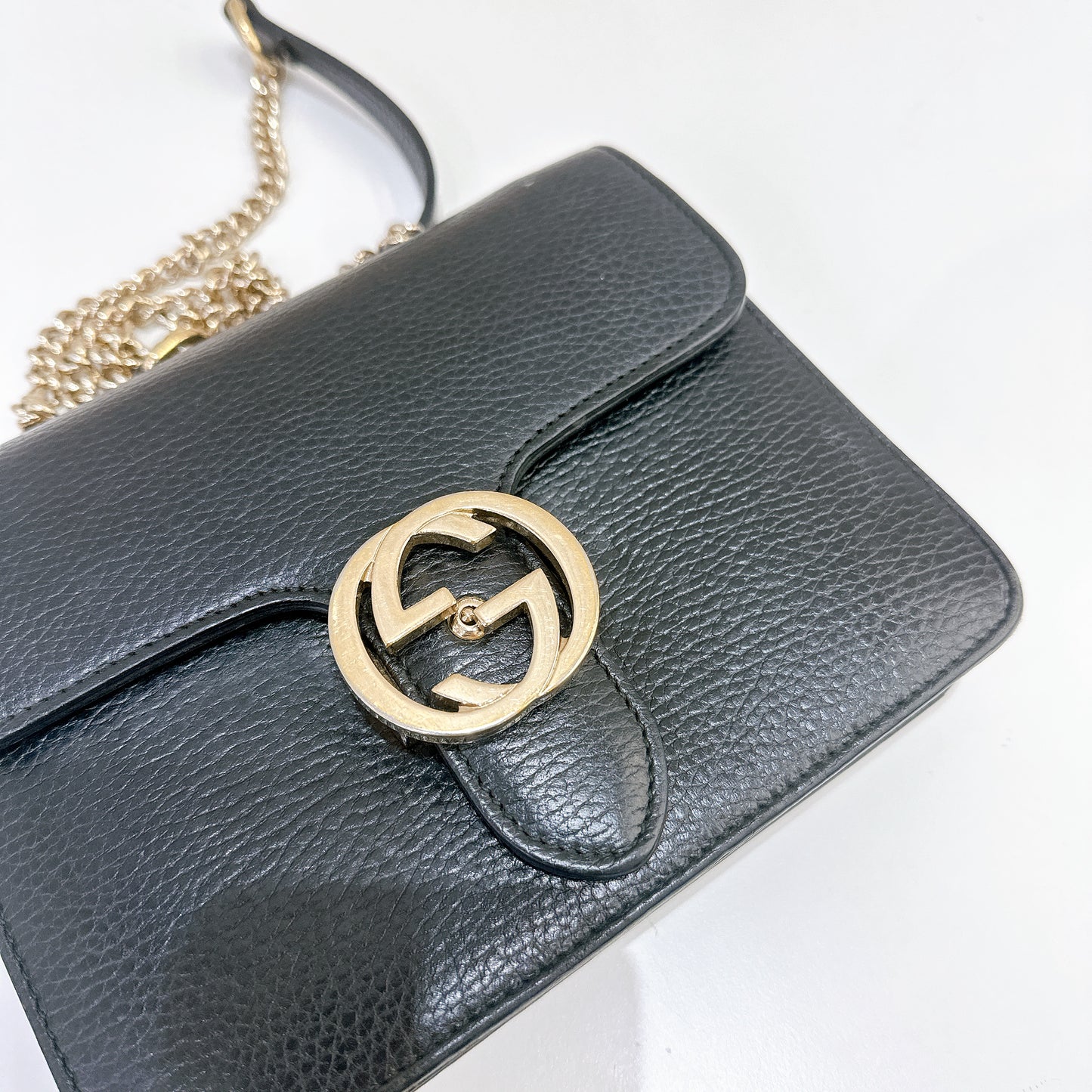 Gucci Interlocking Shoulder Bag in Black