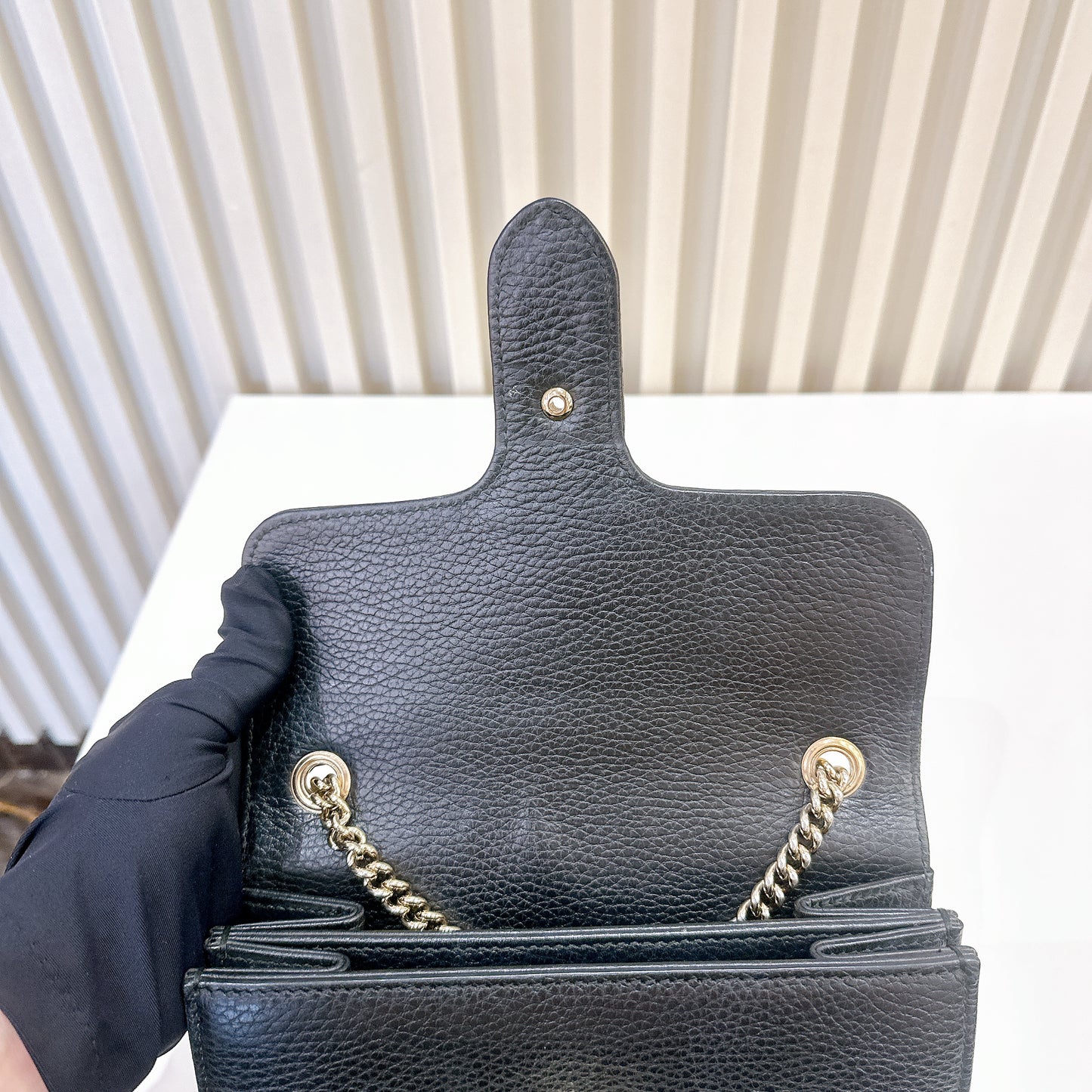 Gucci Interlocking Shoulder Bag in Black