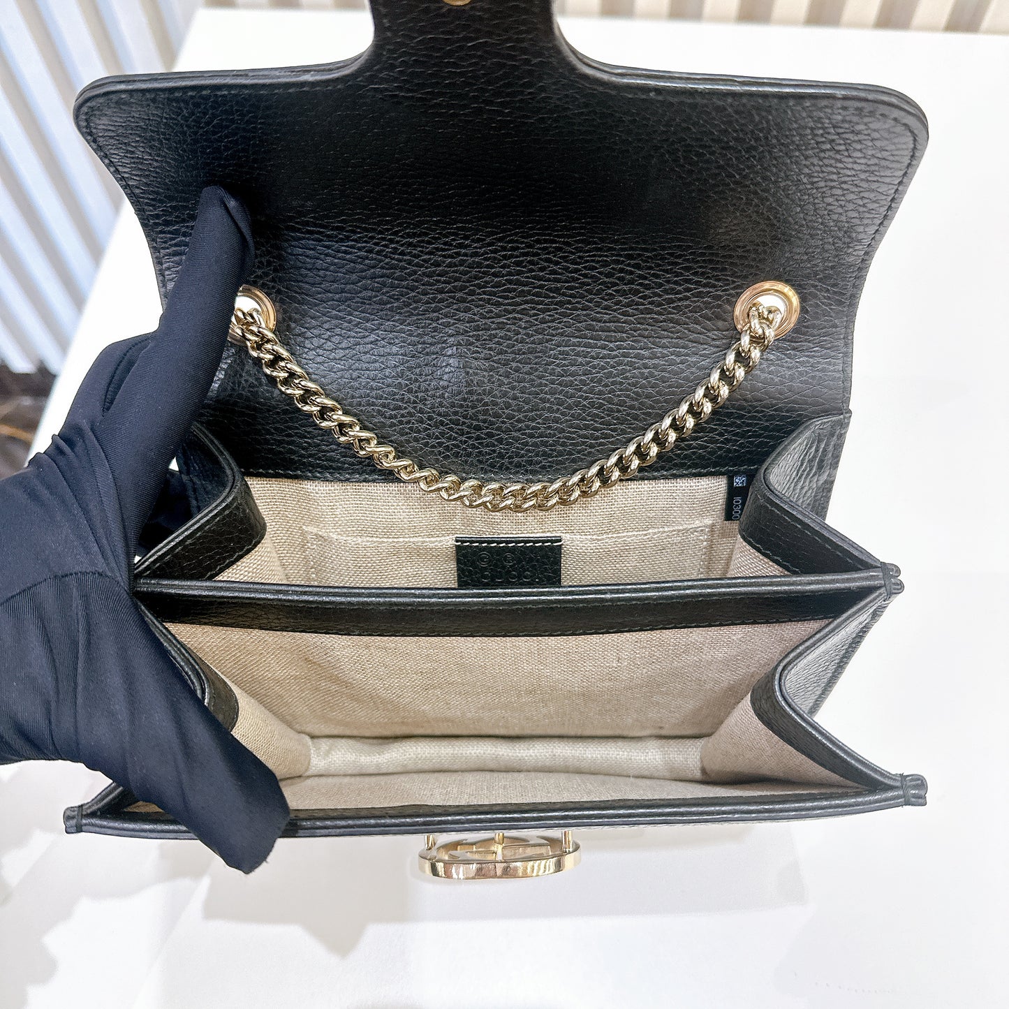 Gucci Interlocking Shoulder Bag in Black