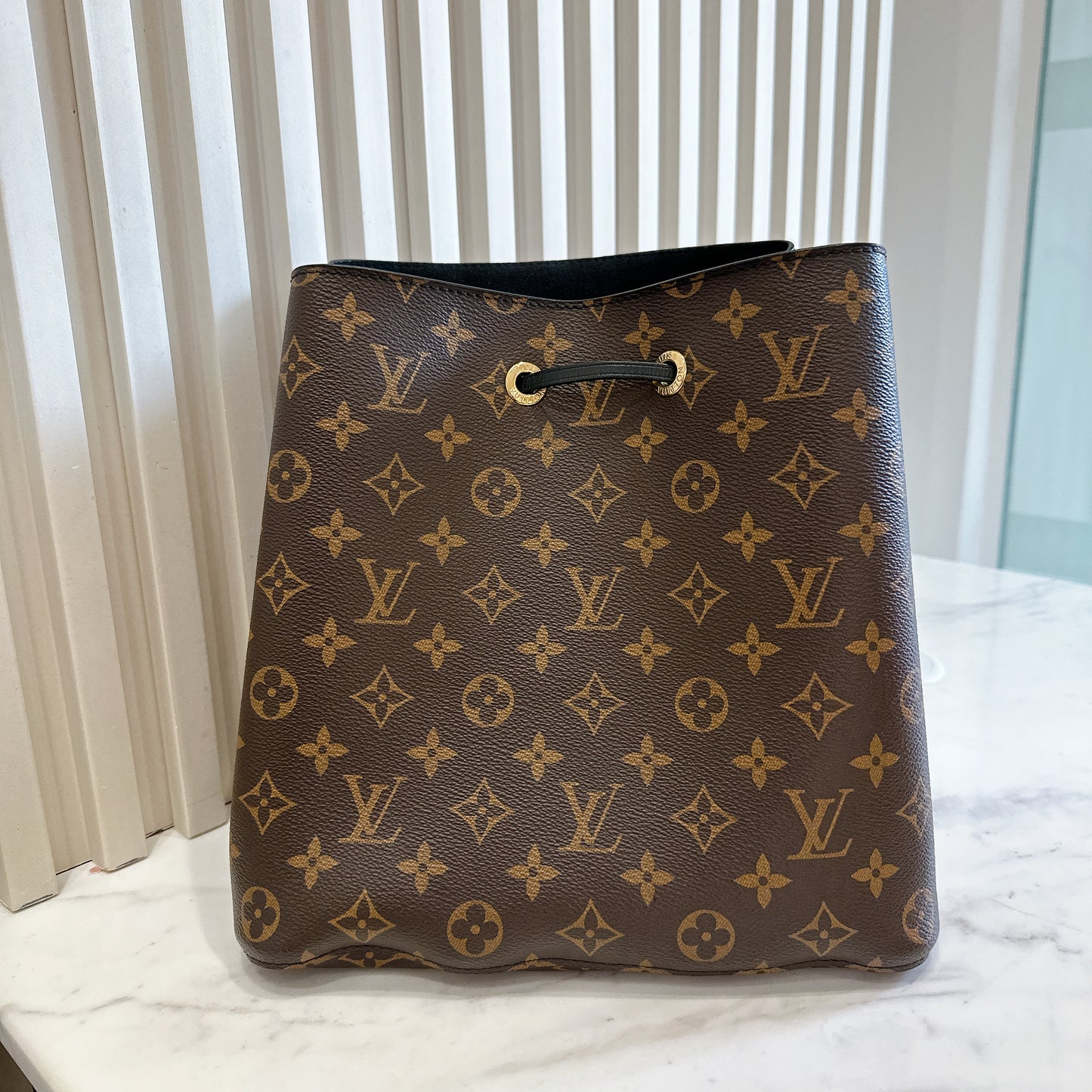 LV Monogram Neo Noe MM in Black