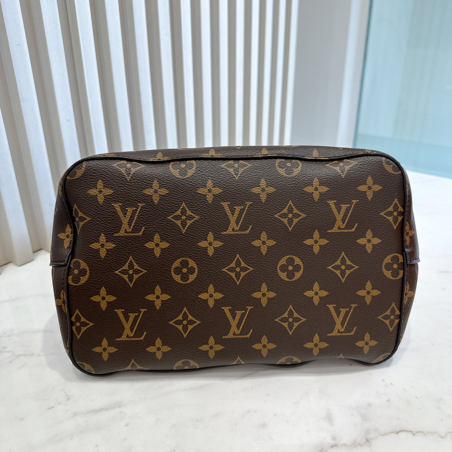 LV Monogram Neo Noe MM in Black