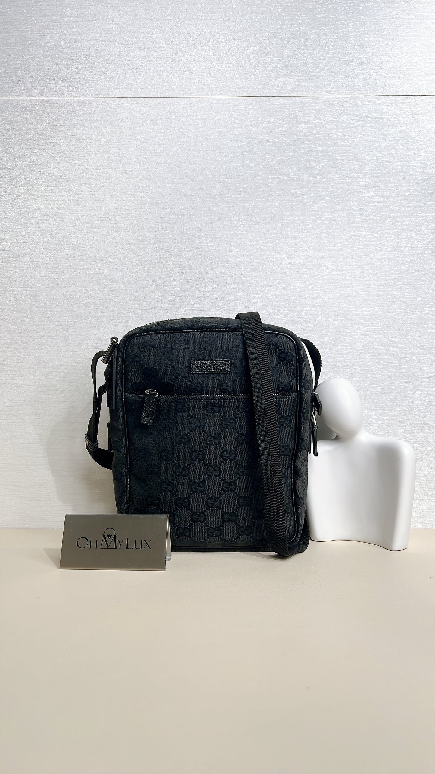Gucci GG Canvas Crossbody Bag Black (Pig Skin)