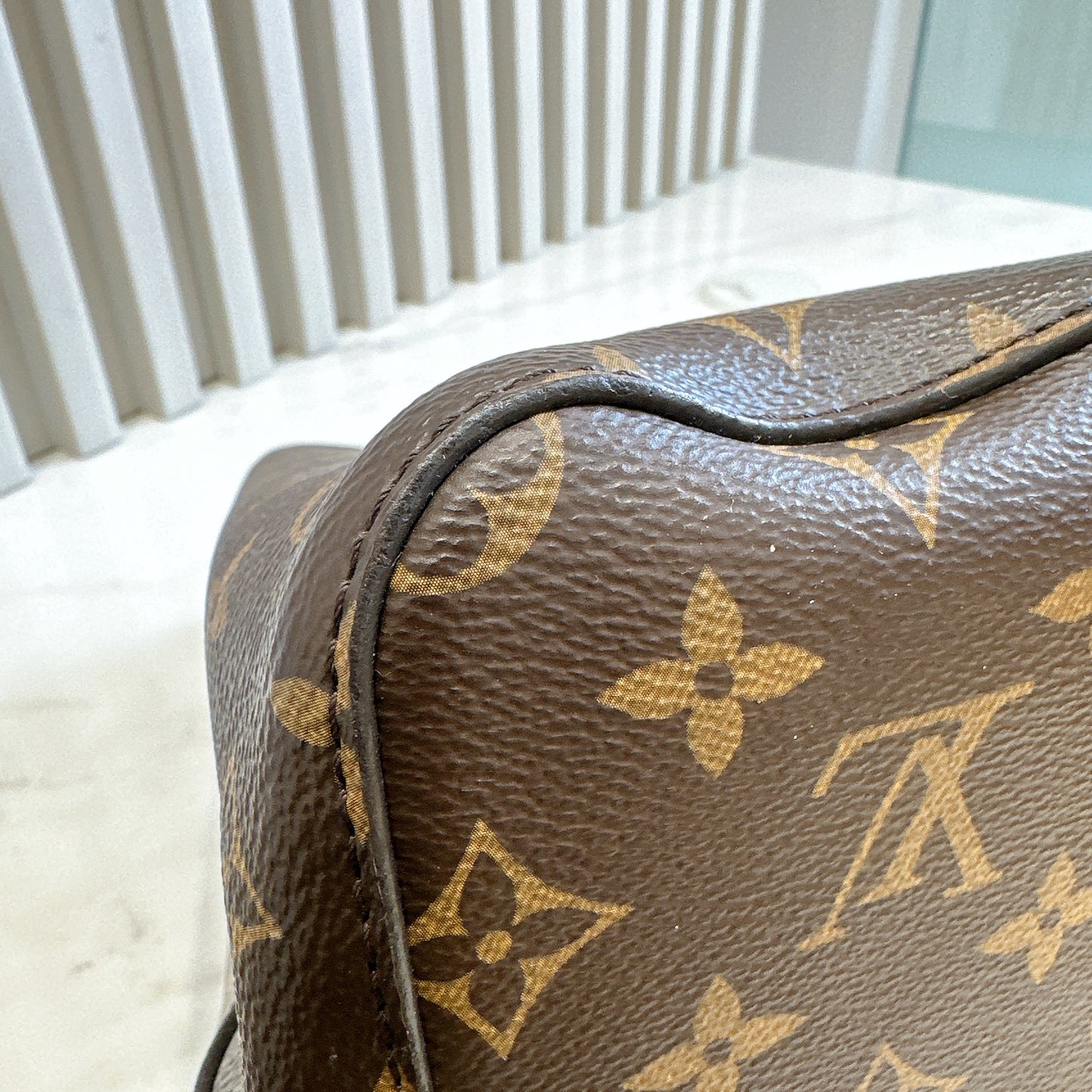 LV Monogram Neo Noe MM in Black