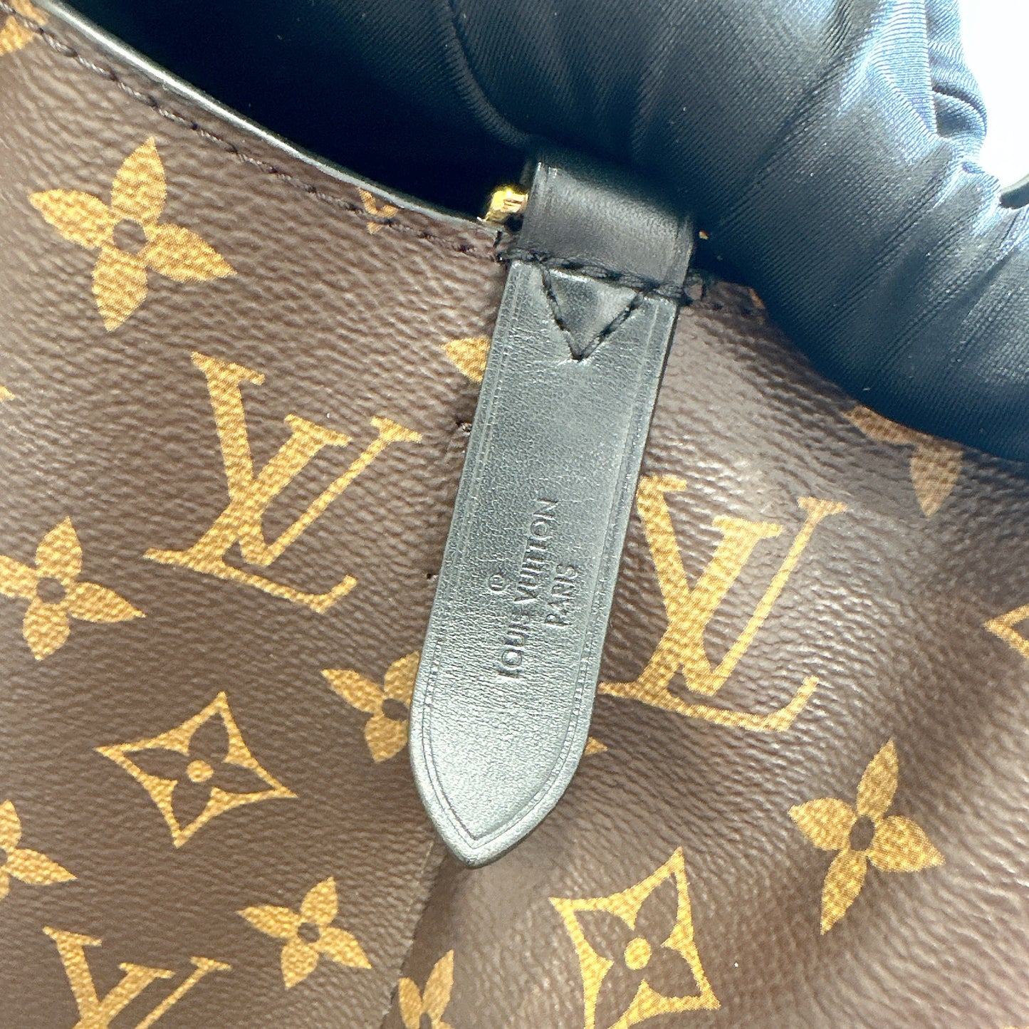 LV Monogram Neo Noe MM in Black