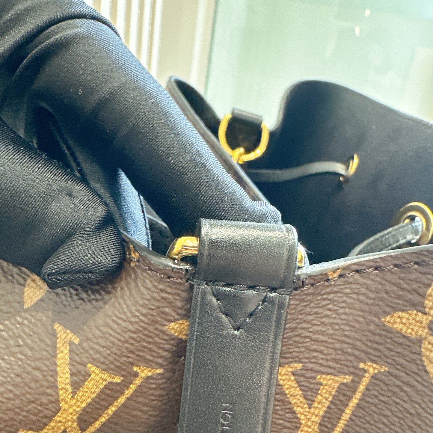 LV Monogram Neo Noe MM in Black