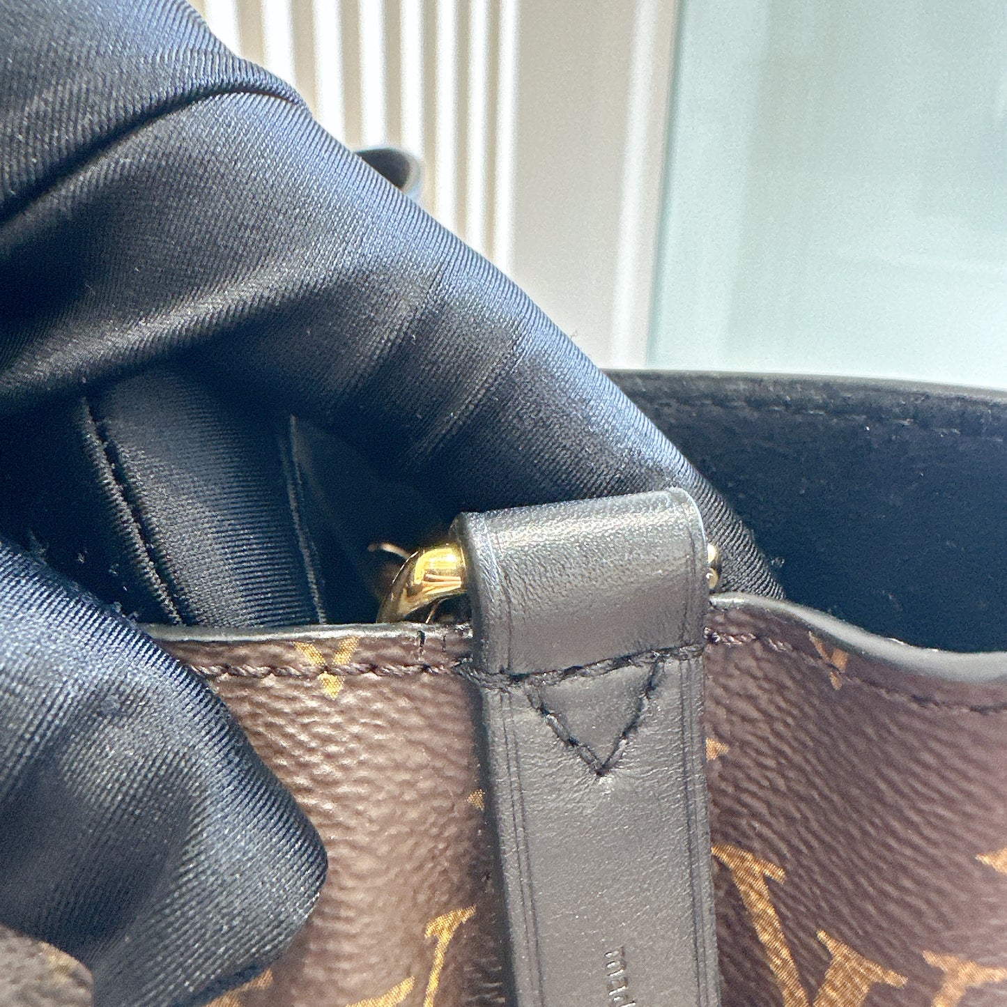 LV Monogram Neo Noe MM in Black