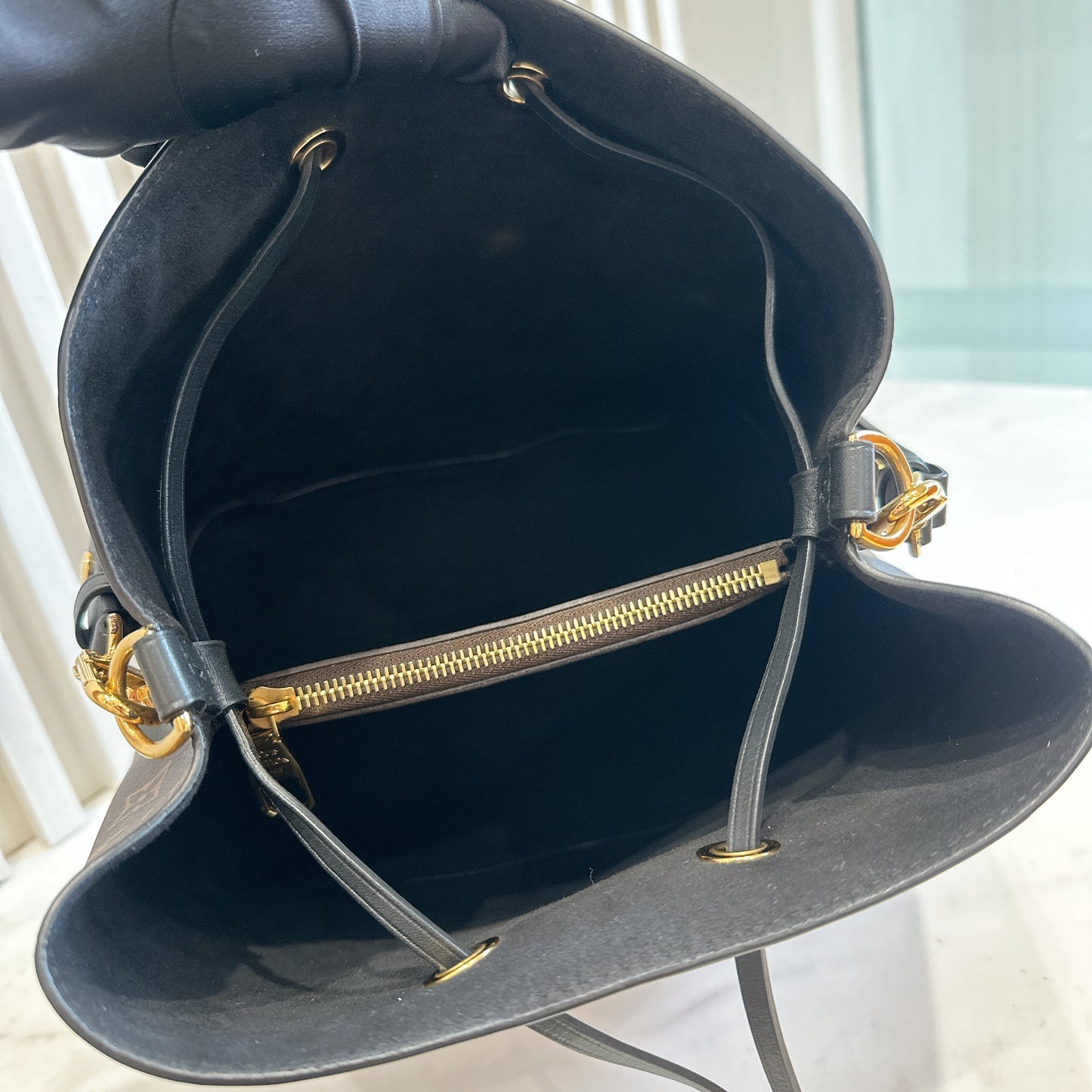 LV Monogram Neo Noe MM in Black