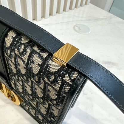 Dior Montaigne 30 Flap Bag