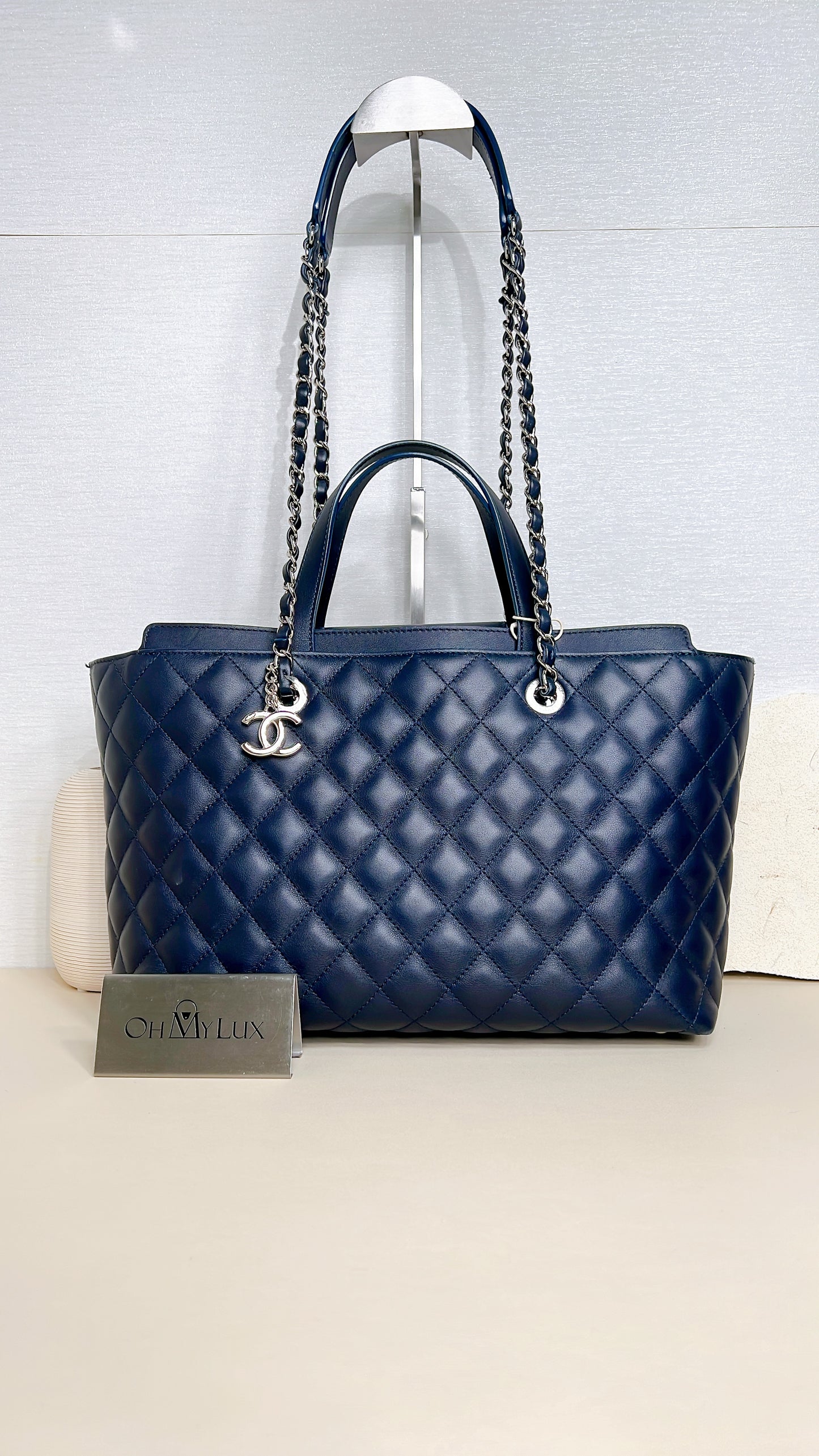 Chanel Shopping Tote In Black