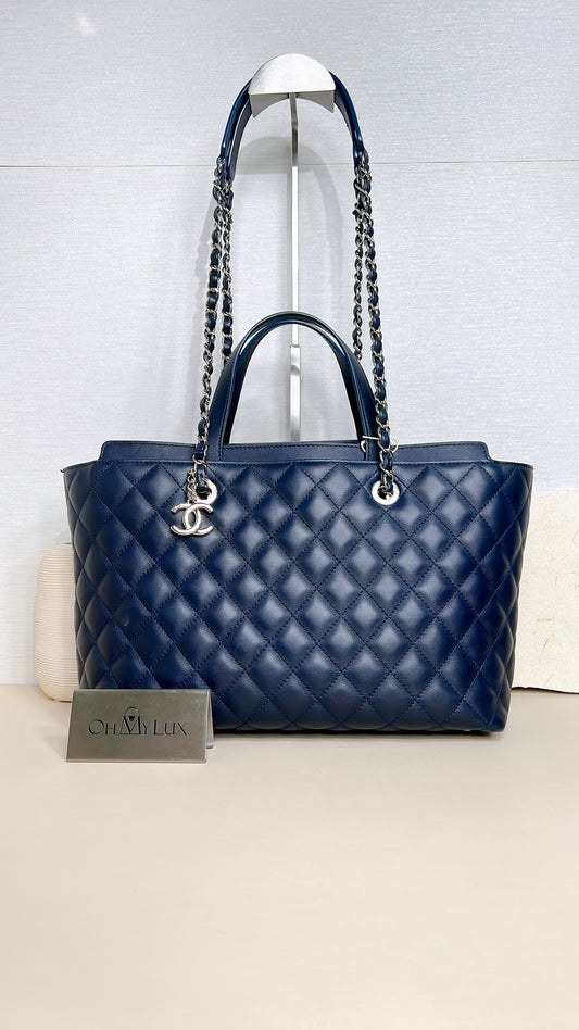 Chanel Shopping Tote In Black