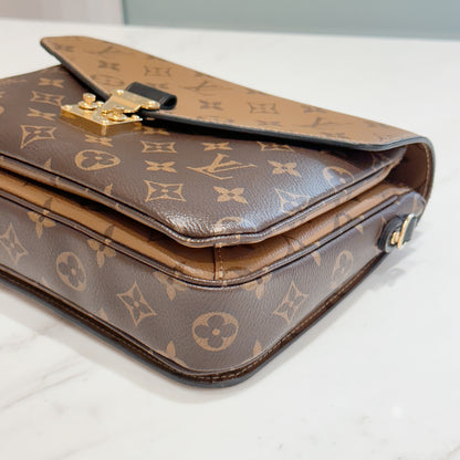 LV Pochette Metis Reverse Monogram