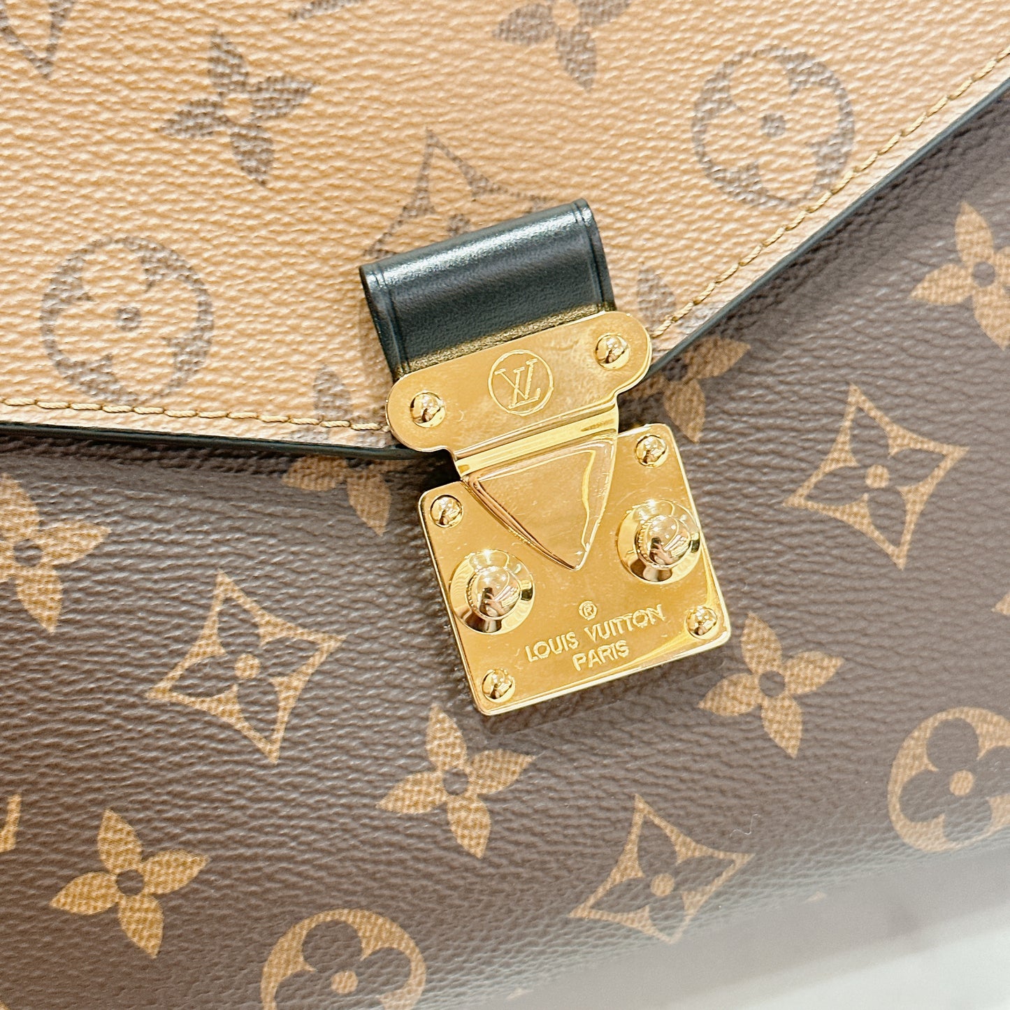 LV Pochette Metis Reverse Monogram