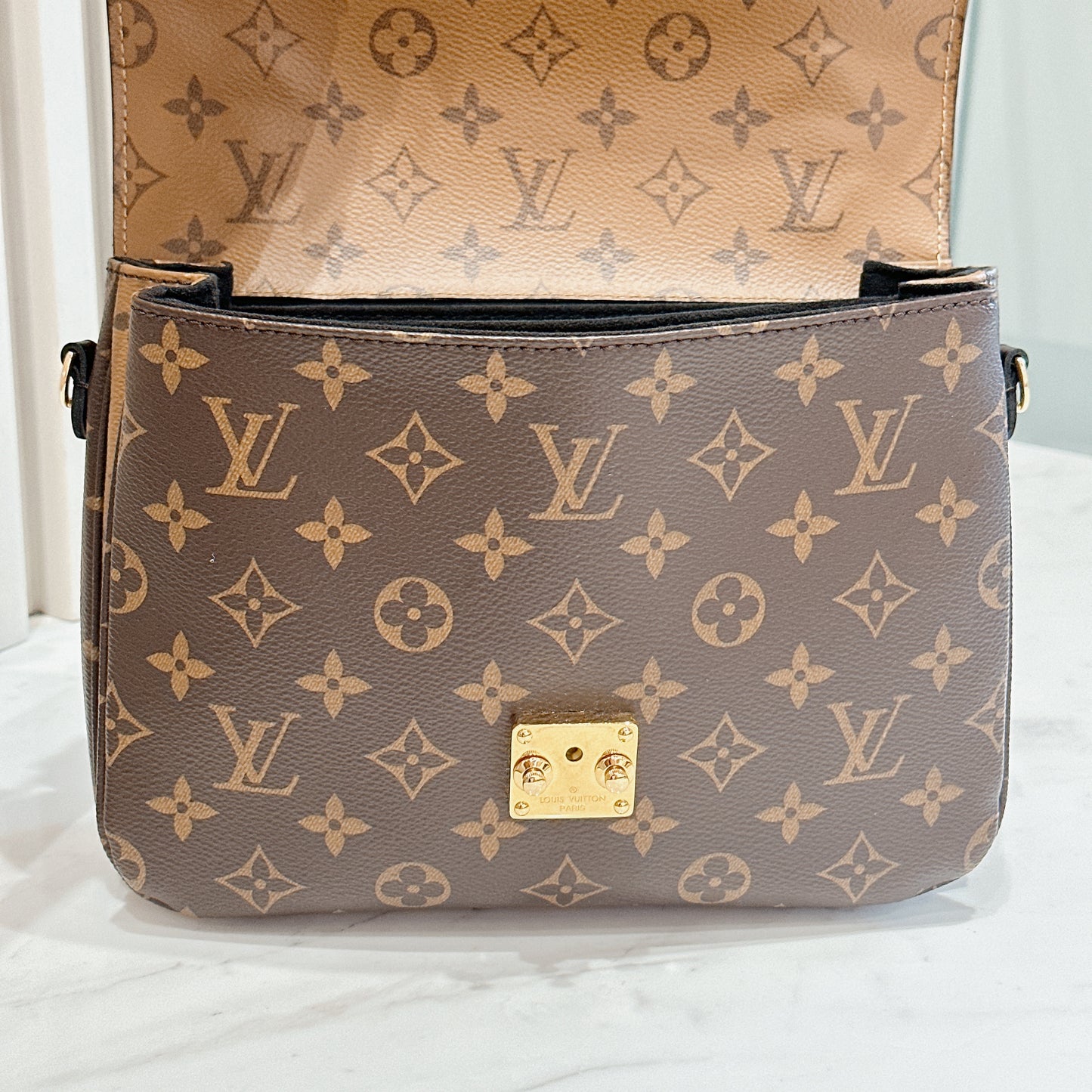 LV Pochette Metis Reverse Monogram