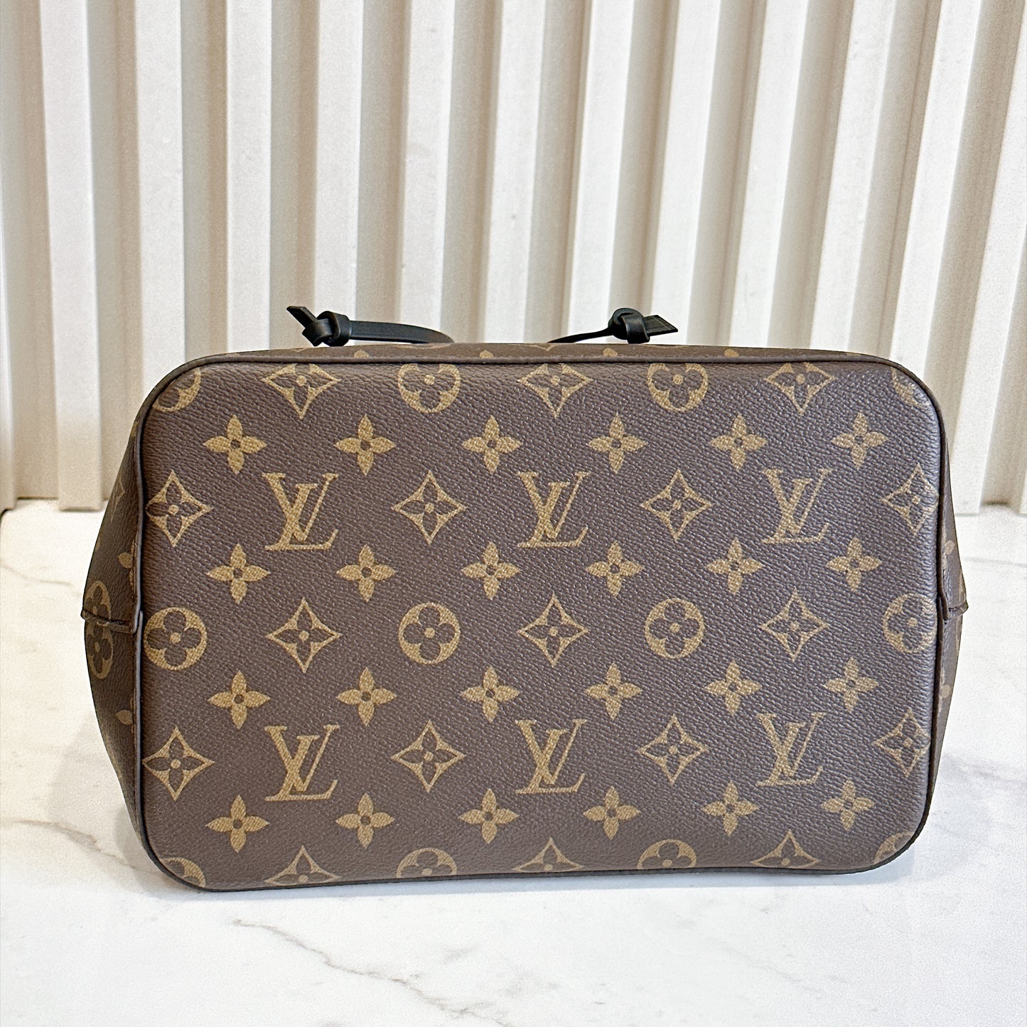 LV Neo Noe MM in Black