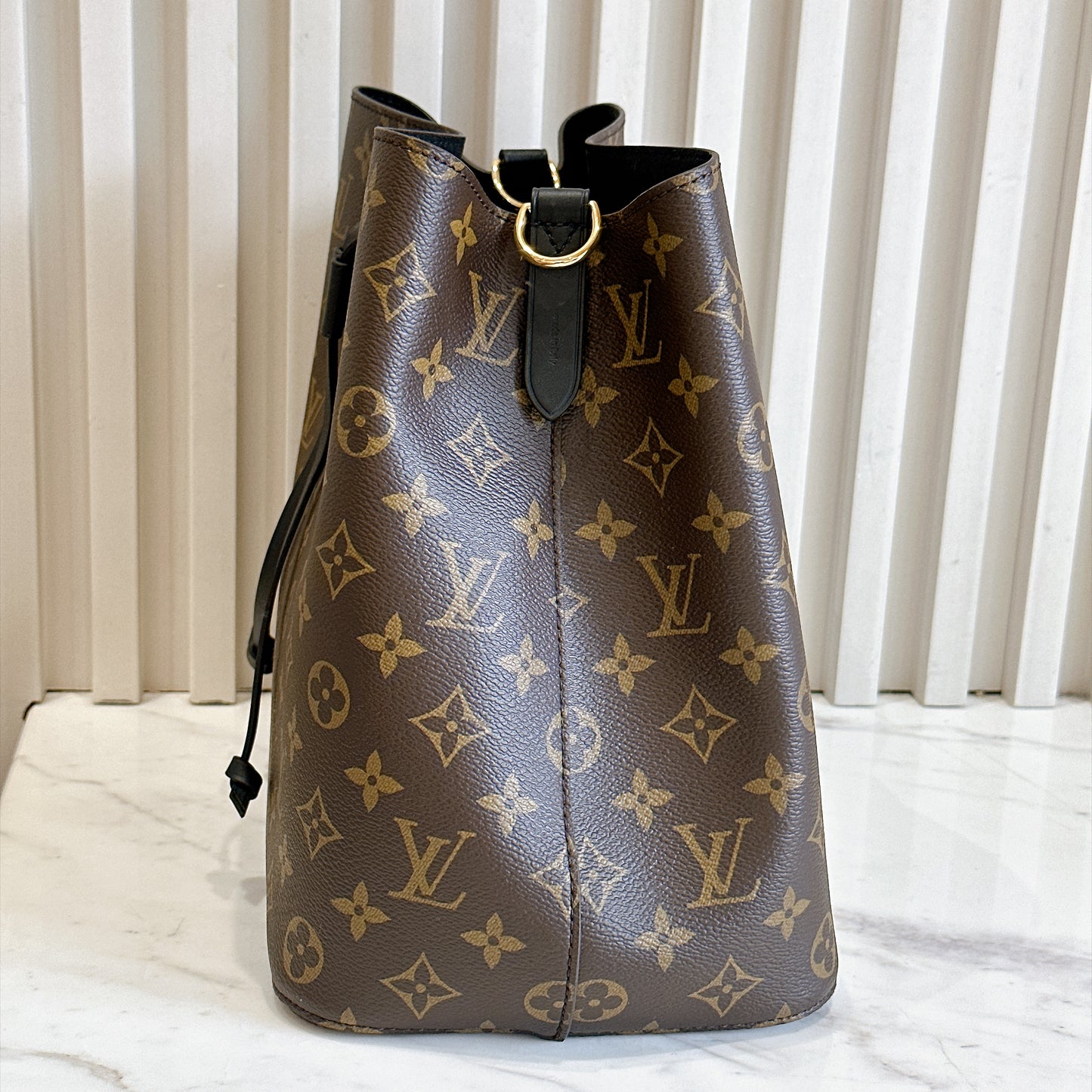 LV Neo Noe MM in Black