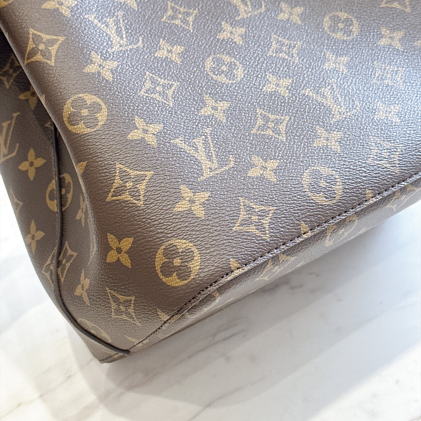 LV Neo Noe MM in Black