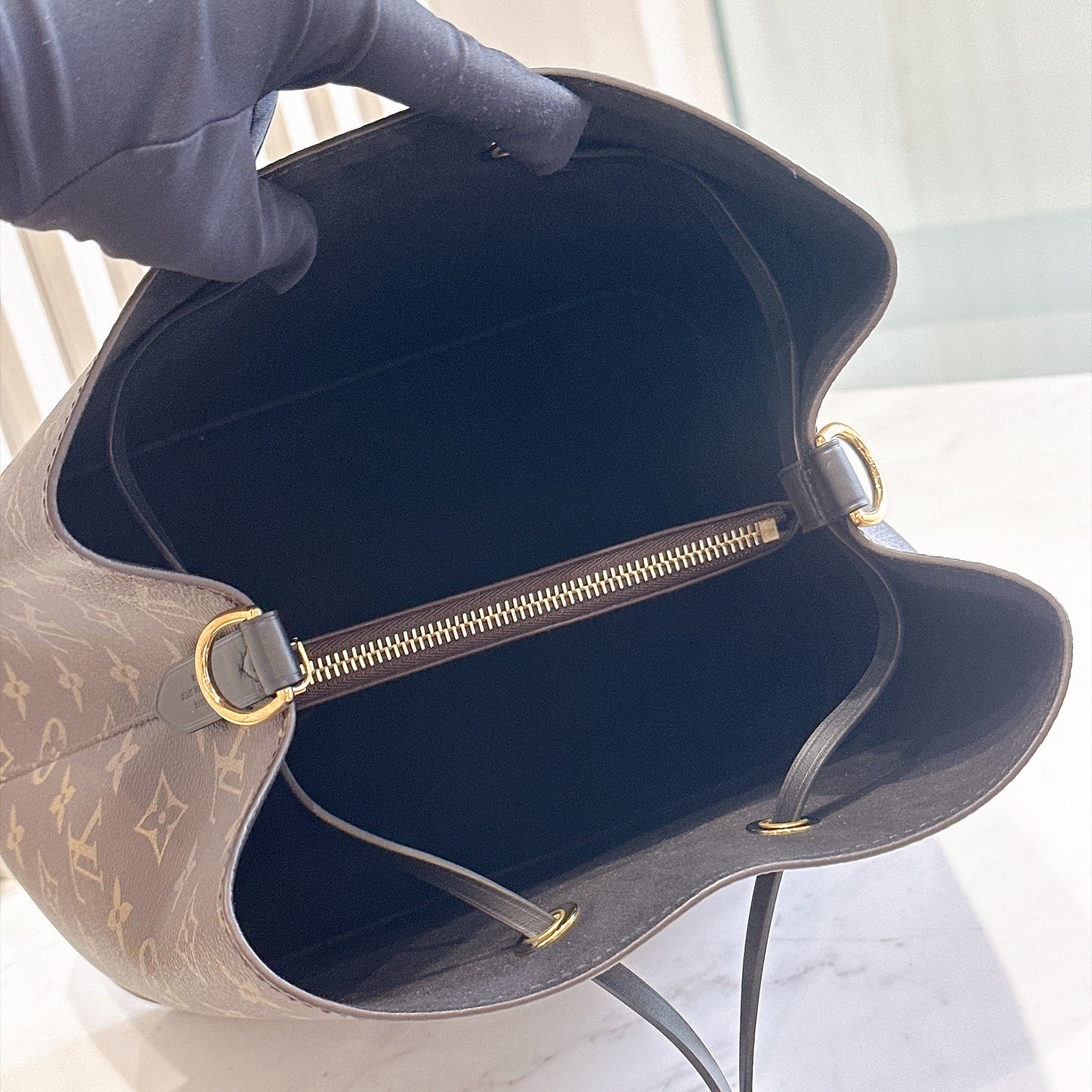 LV Neo Noe MM in Black