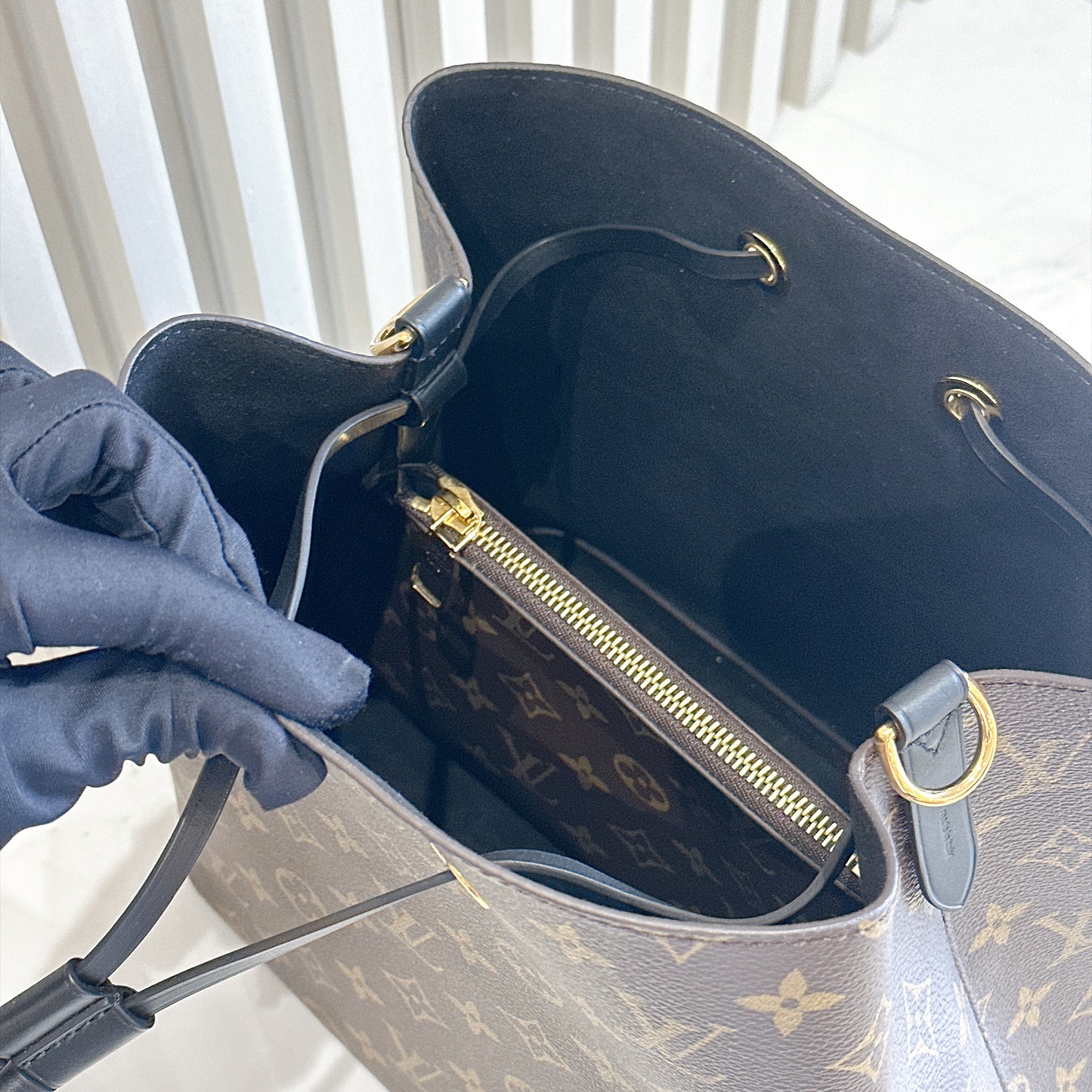 LV Neo Noe MM in Black