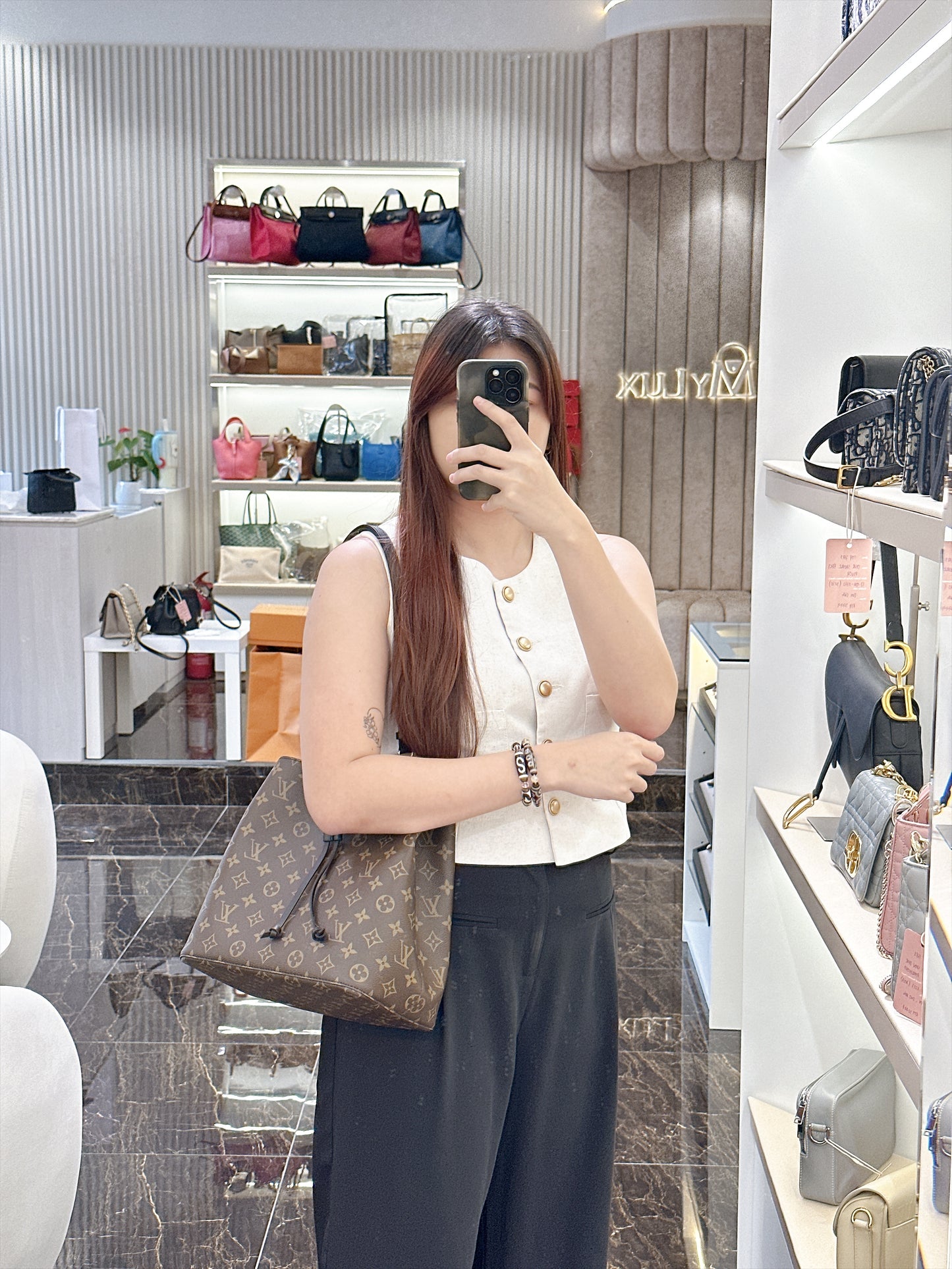 LV Neo Noe MM in Black