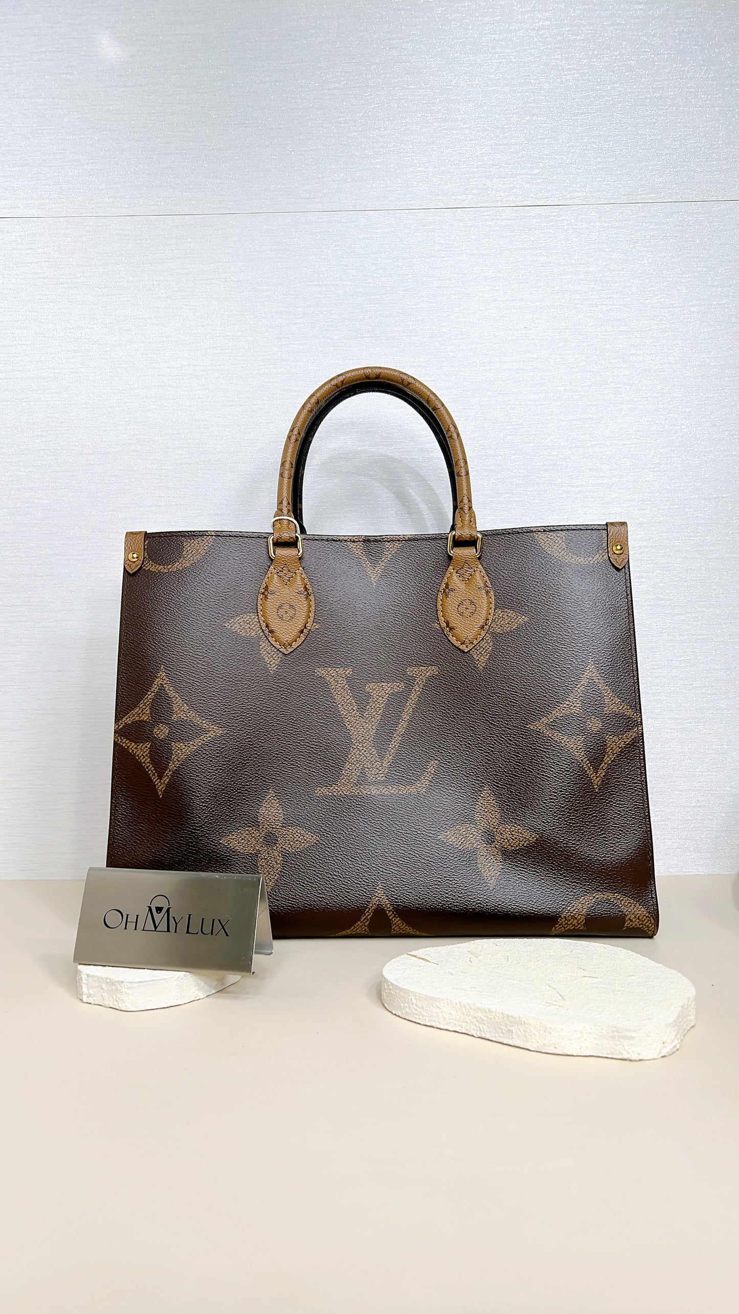 LV On The Go MM in Reverse Monogram