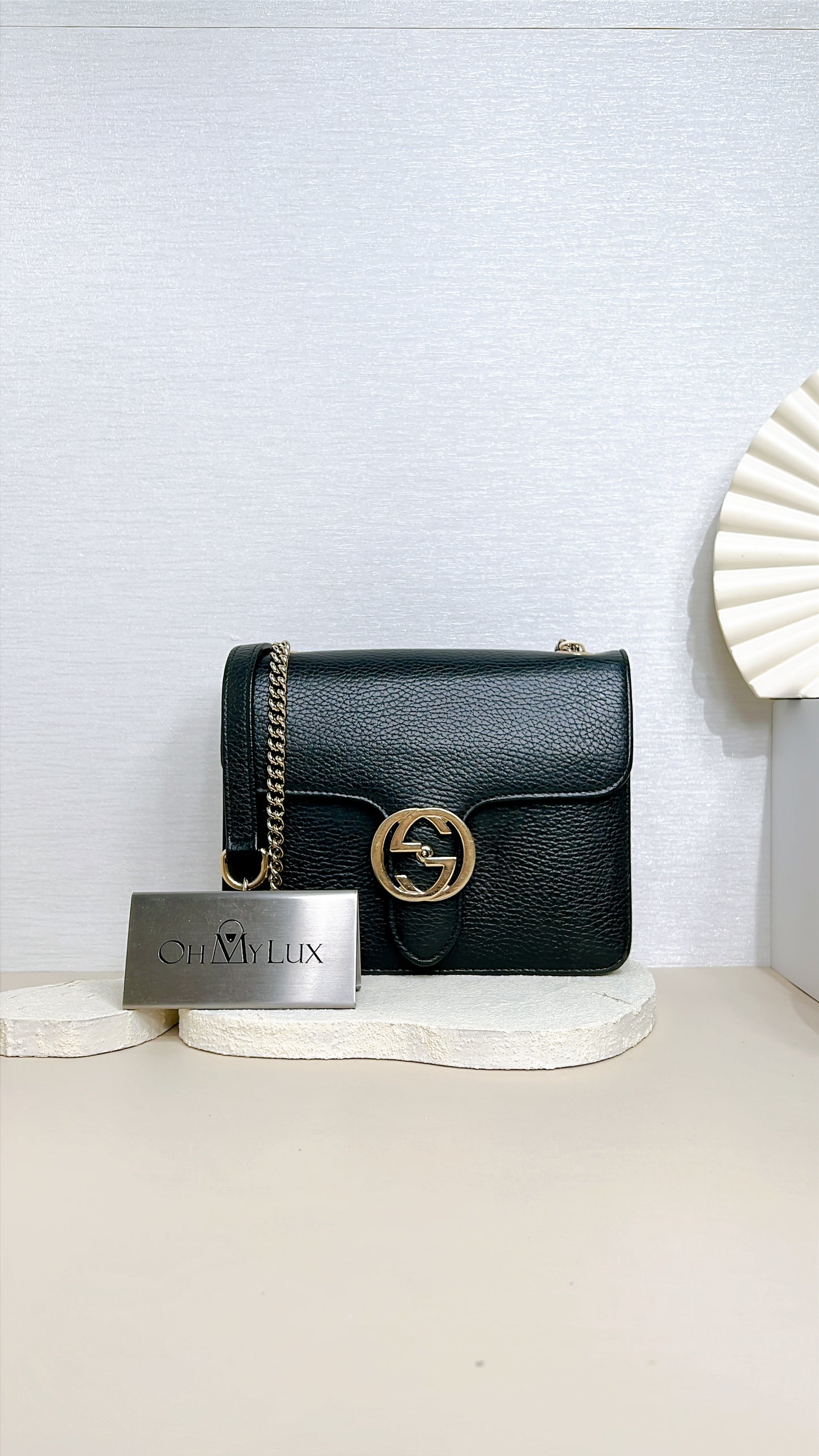 Gucci Interlocking Shoulder Bag in Black