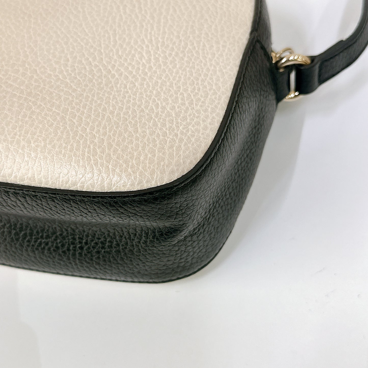 Gucci Soho Camera Bag in White / Black