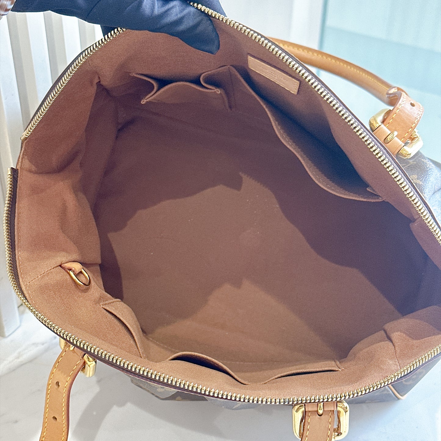 LV Monogram Tivoli GM