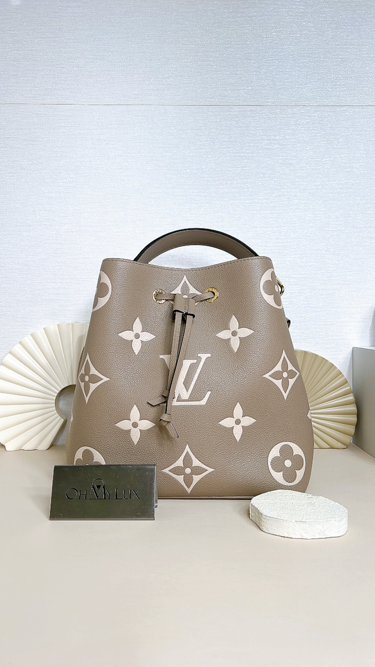 LV Neo Noe MM in Tourterelle / Creme
