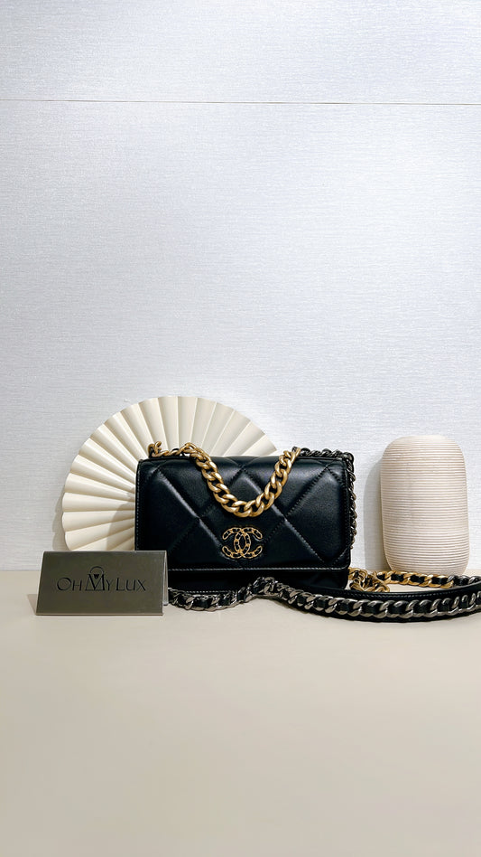 Chanel 19 WOC in Black