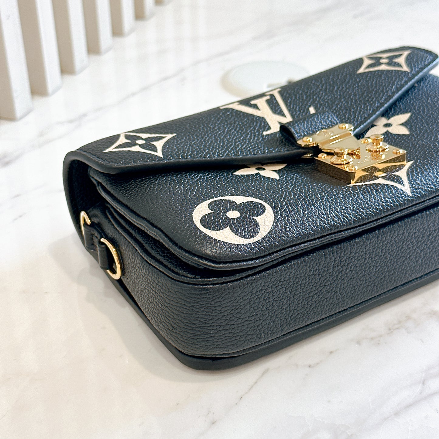 LV Metis East West Bicolor Black / Creme